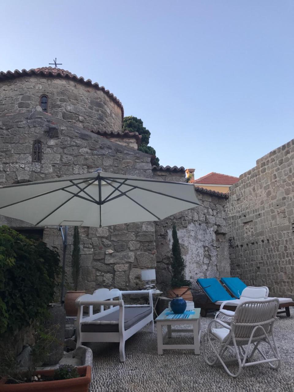 Saint Artemios And Oriental Gjestgiverier