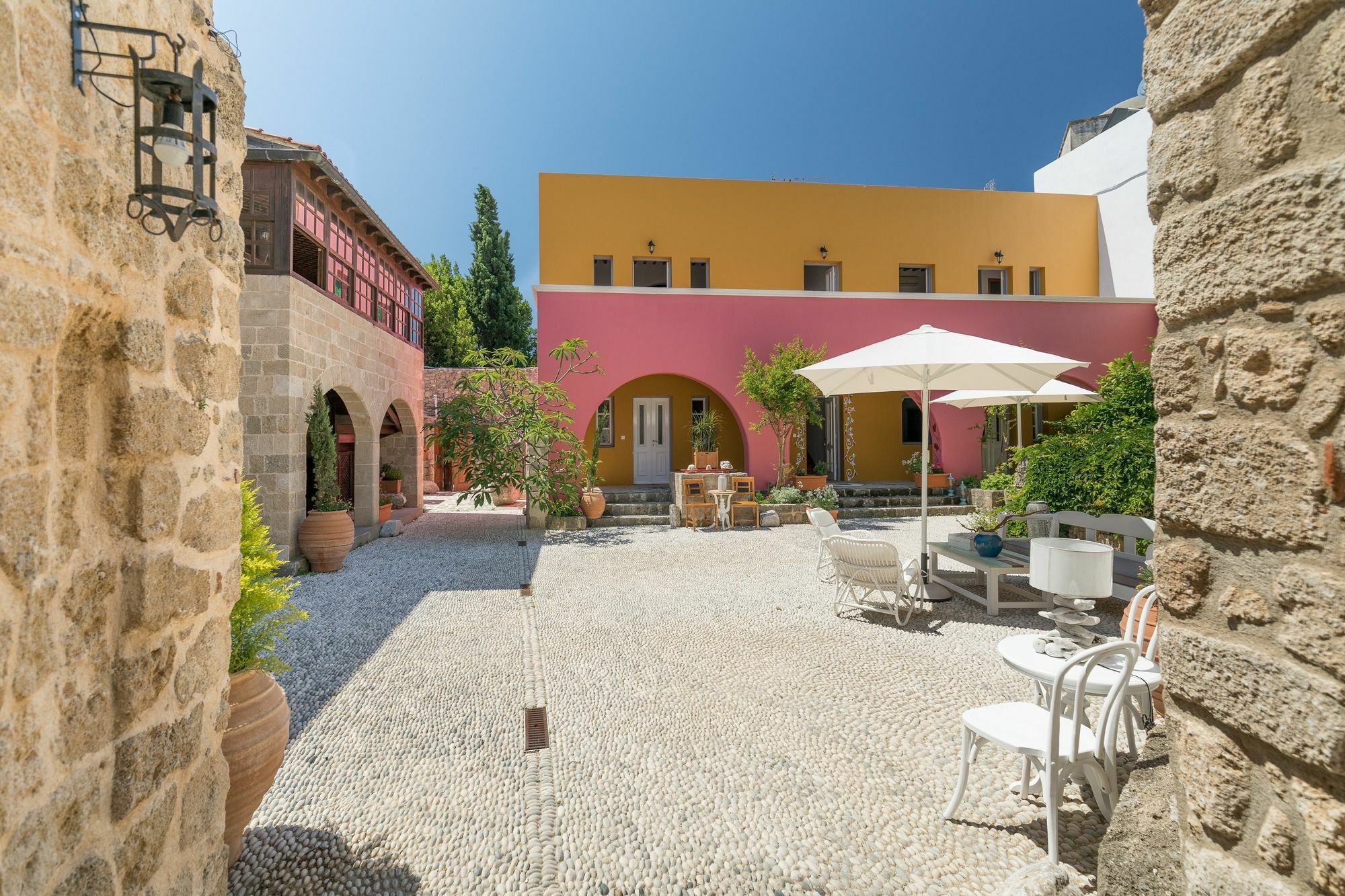 Gjestgiverier Saint Artemios And Oriental