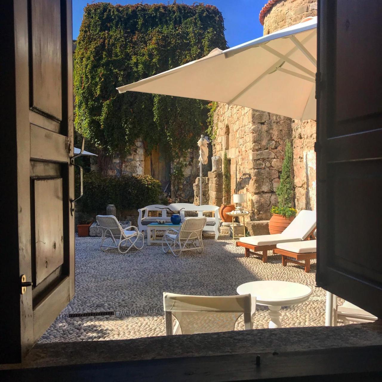 Saint Artemios And Oriental Gasthuis 4*