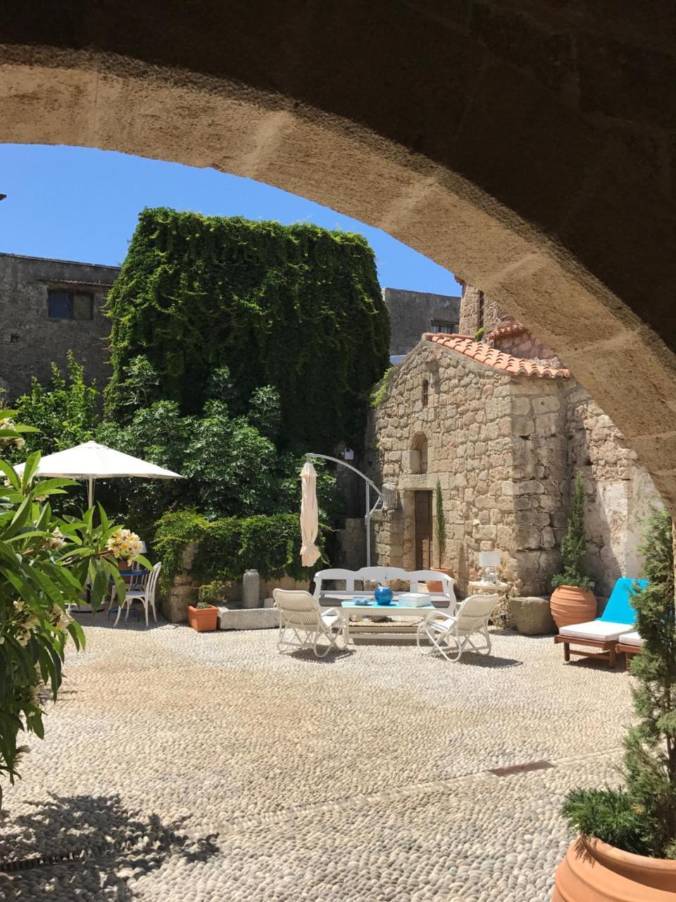 Saint Artemios And Oriental Gasthuis 4*
